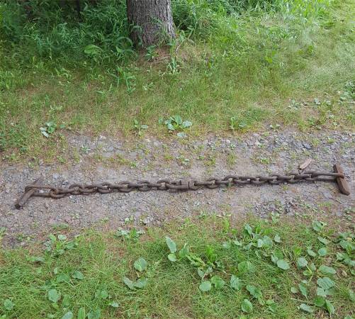 Two heavy 3/4th inch rigging chains 1