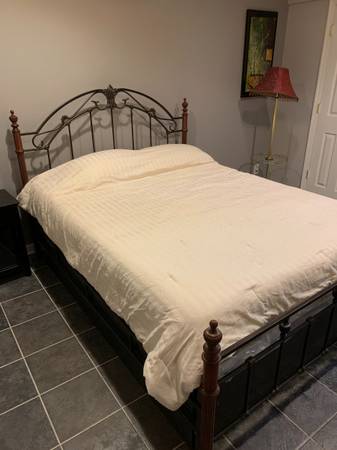 Metal Queen size Bed 1