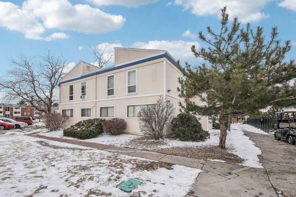 $1,290 / 2br - 950ft2 - Playground, Carports, On-Site Maintenance (7100 East Mississippi Avenue, Denver, CO)63920604071938121