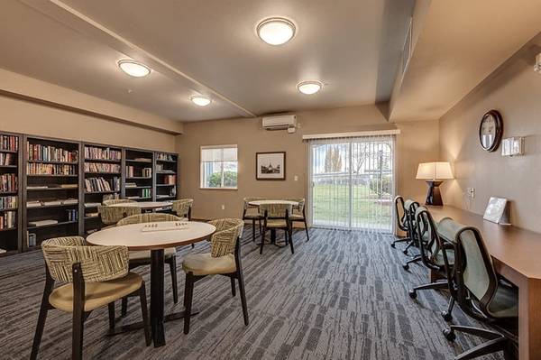 $1,338 / 1br - Mantenimiento en el lugar, alfombra, 1B/1B (1717 Sheridan Road, Bremerton, WA)63799910009601121