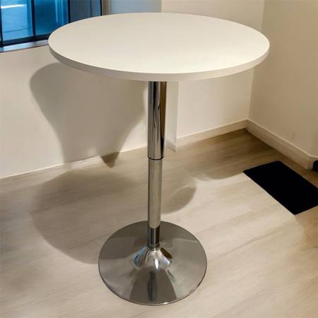 Pub table with 2 chairs 1