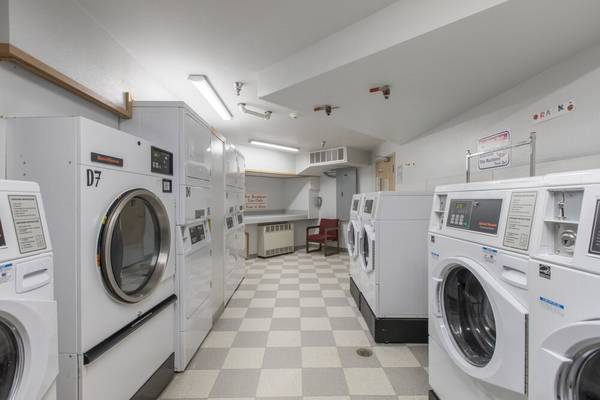 $1,050 / 1br - 590ft2 - Make less than $64k? Our affordable units may be for you! (Renton)64031137541891124