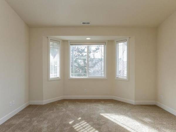 $2,550 / 3br - 1425ft2 - ¡Venga a vivir su mejor vida en Grandridge Place! (Kennewick)63838123394945122