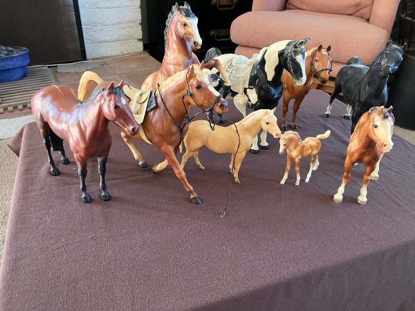 Breyer horse collection - whole and wounded 1