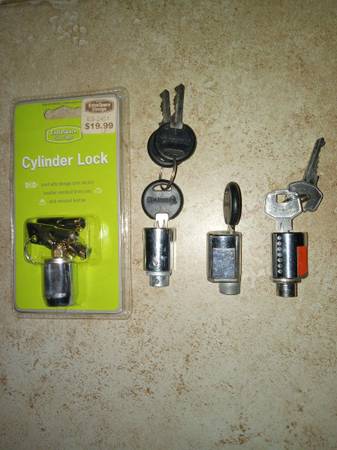 4 Storage Unit Locks , 1 Is New , 3 Are Used 1
