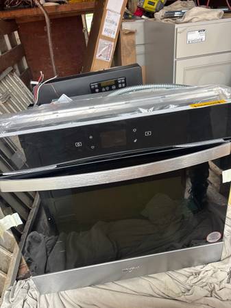 30” Smart Single, Electric, Wall Oven $750 1