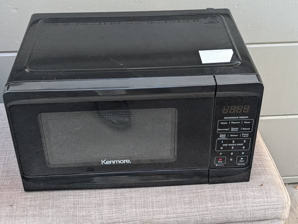 Kenmore Black 70919 Countertop Microwave, 0.9 cu. ft 1