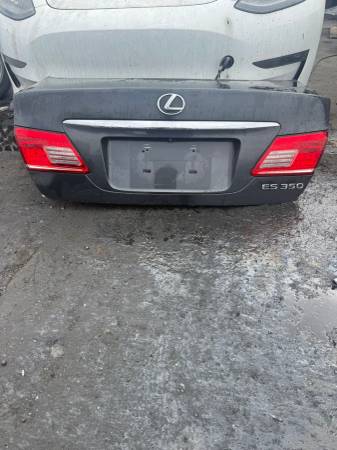 Trunk 2011 Lexus ES 350 $200 1