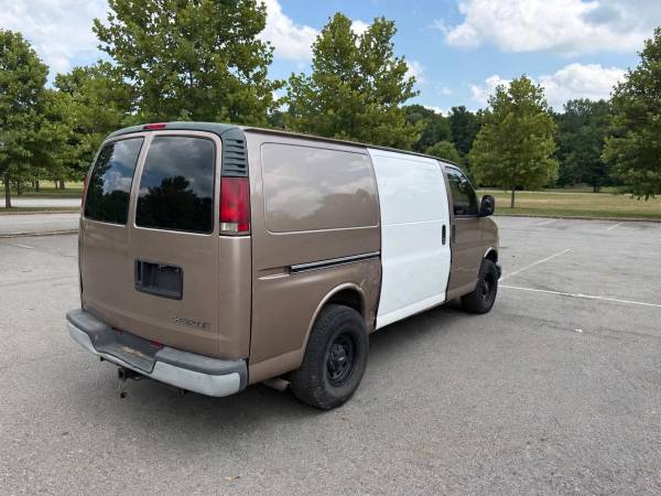 1997 Chevrolet Express 3500 - Photo 2