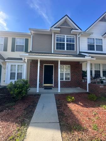 $1,650 / 2br - 1072ft2 - Townhome w/ 2 brs, 2.5 baths. Water and sewer Included  READ AD (Goose Creek)64015948021122120