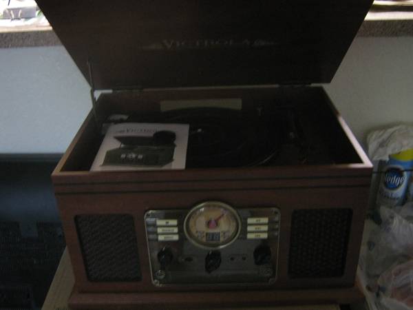 VICTROLA  RECORED PLAYER 6 IN 1   ORIG OWNER 1