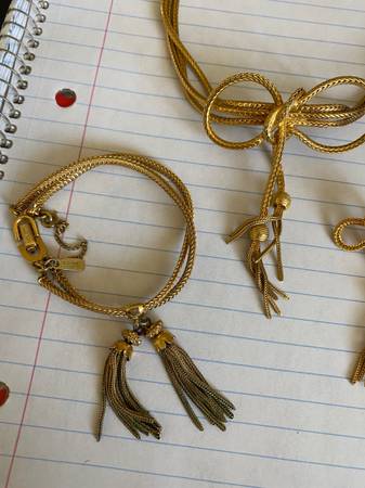 Vintage Monet Necklace, bracelet and earrings set - $65 (San Marcos)63471350212097122