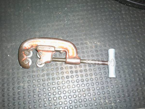 Ridgid 4 wheel 1/2" to 2" pipe cutter 1