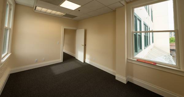 $1,710 / 733ft2 - Excellent Office Space in the Historic Heritage Building63914739394179123