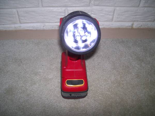 CRAFTSMAN 20V. - CORDLESS  L.E.D. WORK LIGHT WITH 20 V. LITHIUM BATERY - $14 (44th/RAWSON IN FRANKLIN, WI.)63470460342785121