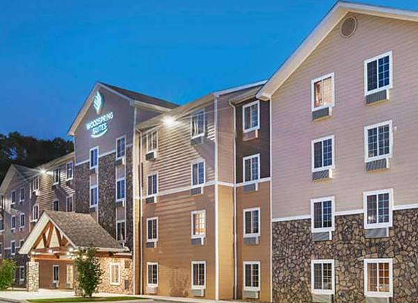 $1,200 / 1br - NEW LOWER 4-WEEK INCLUSIVE RATE - Home Office in Suite (Chattanooga)63617452899329122