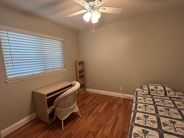 $950 / 3br - 144ft2 - Habitación privada en alquiler. Mujer preferida. (Mission Viejo)64027920064001122