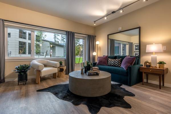 Where Adventure Meets Comfort – 8 Weeks FREE at Traverse North Bend 1