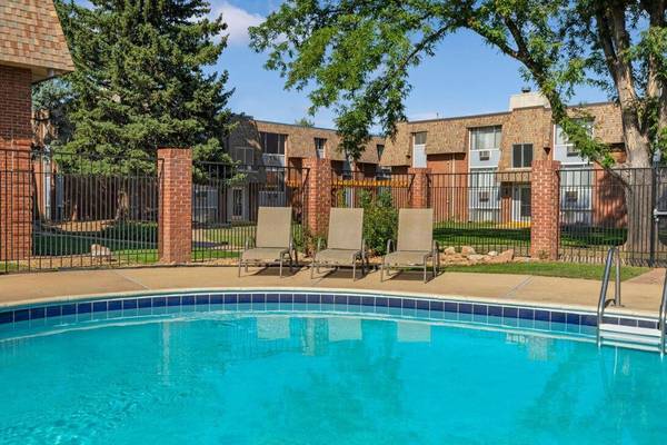 Complimentary Covered Parking, Breakfast Bars*, Pet Friendly 1