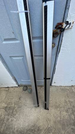 Thule Wingbar Aeroblade barras transversales - $120 (San Diego)634714728976651224
