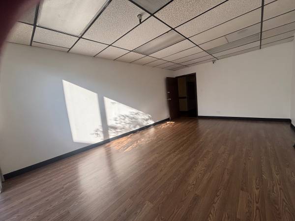 $1,100 / 512ft2 - One large Open office/Free Month/Available Immediately (Mission Valley)63932991345411123