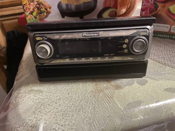 Single deck stereo.  Needs wiring 25$ 1