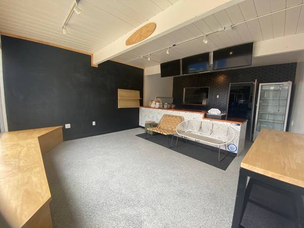 $2,400 / 750ft2 - Costal Oceanside Retail Storefront For Lease (Oceanside)64169493662721121