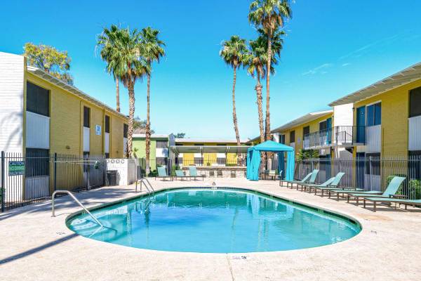 $1,795 / 3br - 1000ft2 - Parcel Lockers, Pet Park for Furry Friends, Easy Access to Shopping64024995734659123