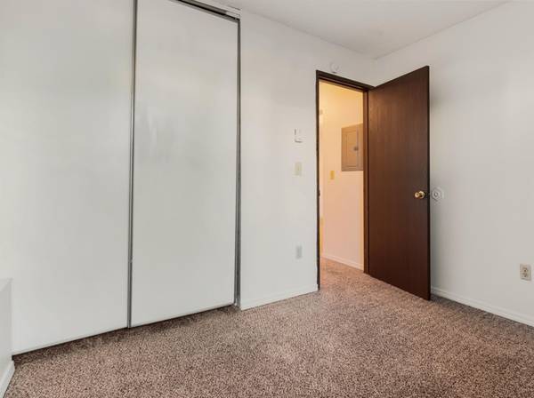 $1,450 / 2br - Near I-5 & Hwy 217 + Fireplace - Tryon Creek State Natural Area (Portland)63615695917443121