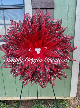 Stunning red and green poinsettia wreath 1