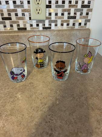 Snoopy Peanuts Halloween glasses (set of 4) 1