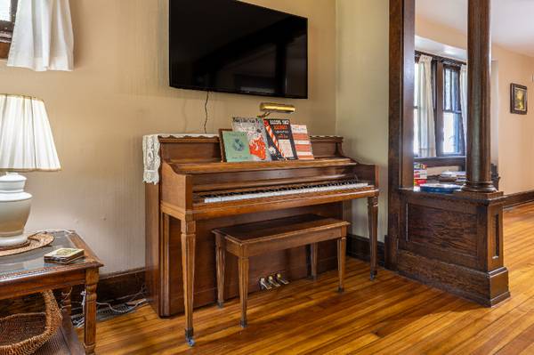 $1100.00 / 1br - 1000ft2 - Cozy 1-bed, 1-bath on Near Eastside63989232198659122