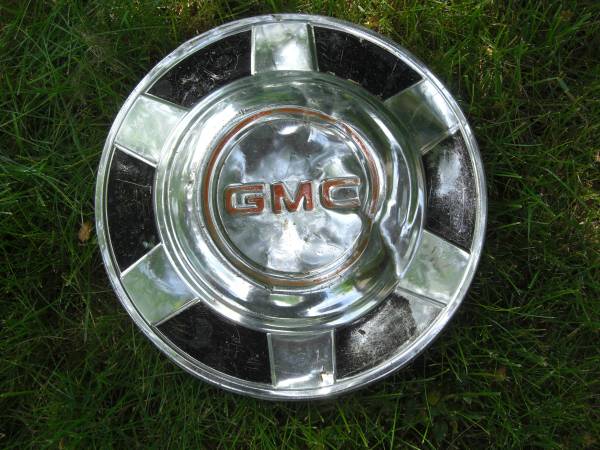 GMC dog dish hubcap 1