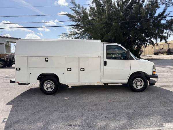 2019 Chevrolet EXPRESS 3500 CUTAWAY - Photo 8
