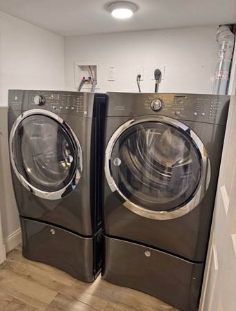 Electrolux washer and dryer set 1