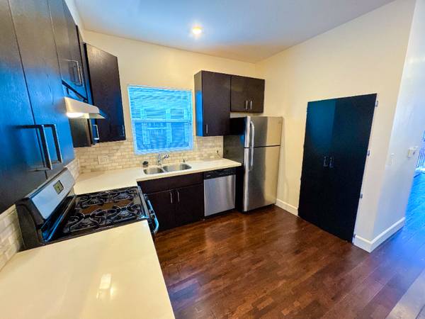 $3200.00 / 3br - 1000ft2 - Remodeled 3 bed 2 bath Paradise in Emeryville, CA63868153029379123