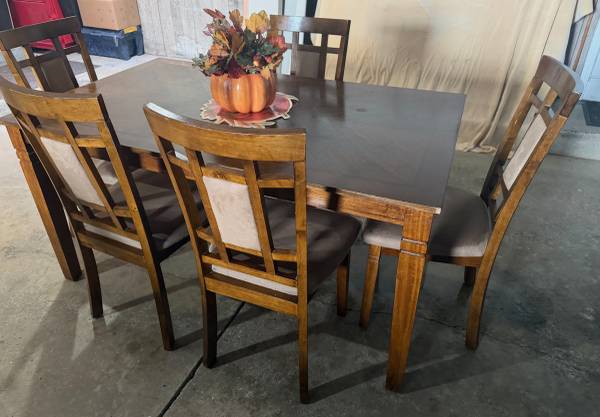 6 pc. Solid Wood Table & 5 chairs Kitchen/Dining Room Set 1