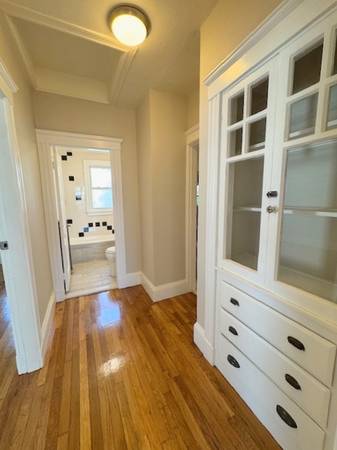 $2,200 / 2br - Large 2Bed Includes Parking, Private Laundry, Updated Kitchen, HWF (Everett)63996692978690123