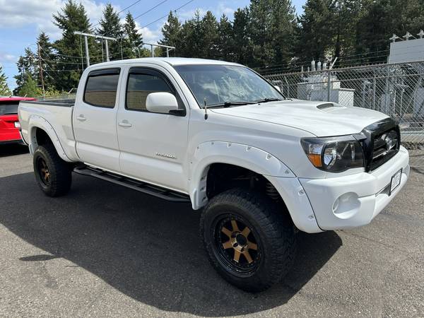 2008 Toyota Tacoma Double Cab SR5 Long Bed 4WD --Título limpio, Elevado-- - $21,995 (kirkland)63613954315011122