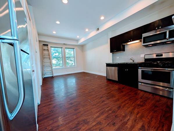 $1,400 / 1br - 1bed/1bath near Highway, storefront, SUNNY and SMALL unit (Mayfair)63960013472131123