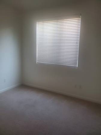 $950 / 3br - private room available September 1st (Santa Maria)63663990118529121