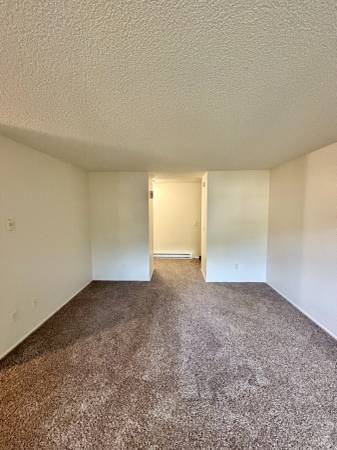 $1,425 / 2br - 800ft2 - Wake Up with a View! Top Floor 2x1 with Pond Views! One Month Free!! (Beaverton/Portland)63999455431811122