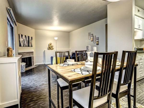 $1,975 / 1br - 600ft2 - 1/bd, Playground, Views of Lake Washington (3005 125th Ave SE, Bellevue, WA)63811610515459120