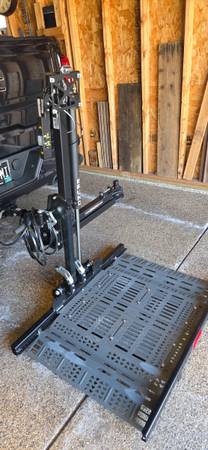 *** NEW *** Bruno ASL-250 Out-Sider Meridian scooter/powerchair lift 1