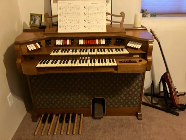 FREE Lowrey Spinet Organ – Ground Floor – You Move It 1