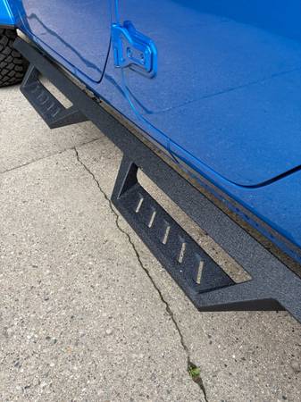 Jeep Gladiator & Wrangler side steps 1