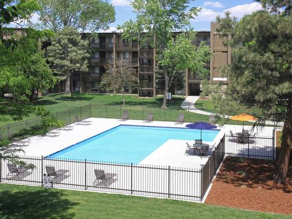 $1,513 / 2br - 900ft2 - Fantastic Location Near RTD Light Rail & Bus Lines (7100 E Evans Ave, Denver, CO 80224)63962796434050122