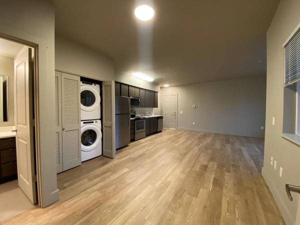 $1,415 / 533ft2 - Need Space? We've Got It  From Cozy Studios to 3BR Homes! (Coburg Rd)63977273637122120