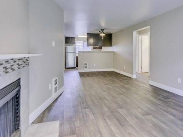 $1,708 / 2br - 800ft2 - Designer Finishes and Details, Extra Storage Units (South Everett)63850640302337120