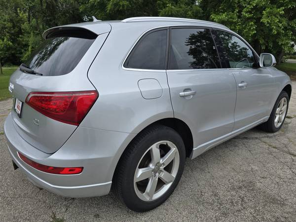 2010 AUDI Q5 - $6,999 (ZION ILLINOIS)63616748512385124